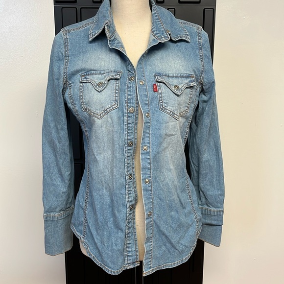 Levi Red Tab snap button shirt. New without tags. - Picture 1 of 8